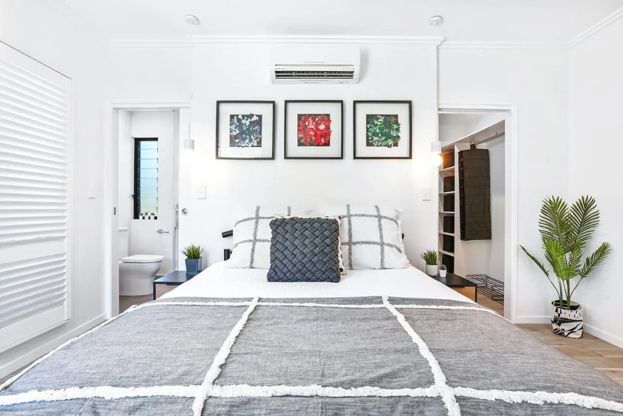 Flagship Villa Trinity Beach Holiday home