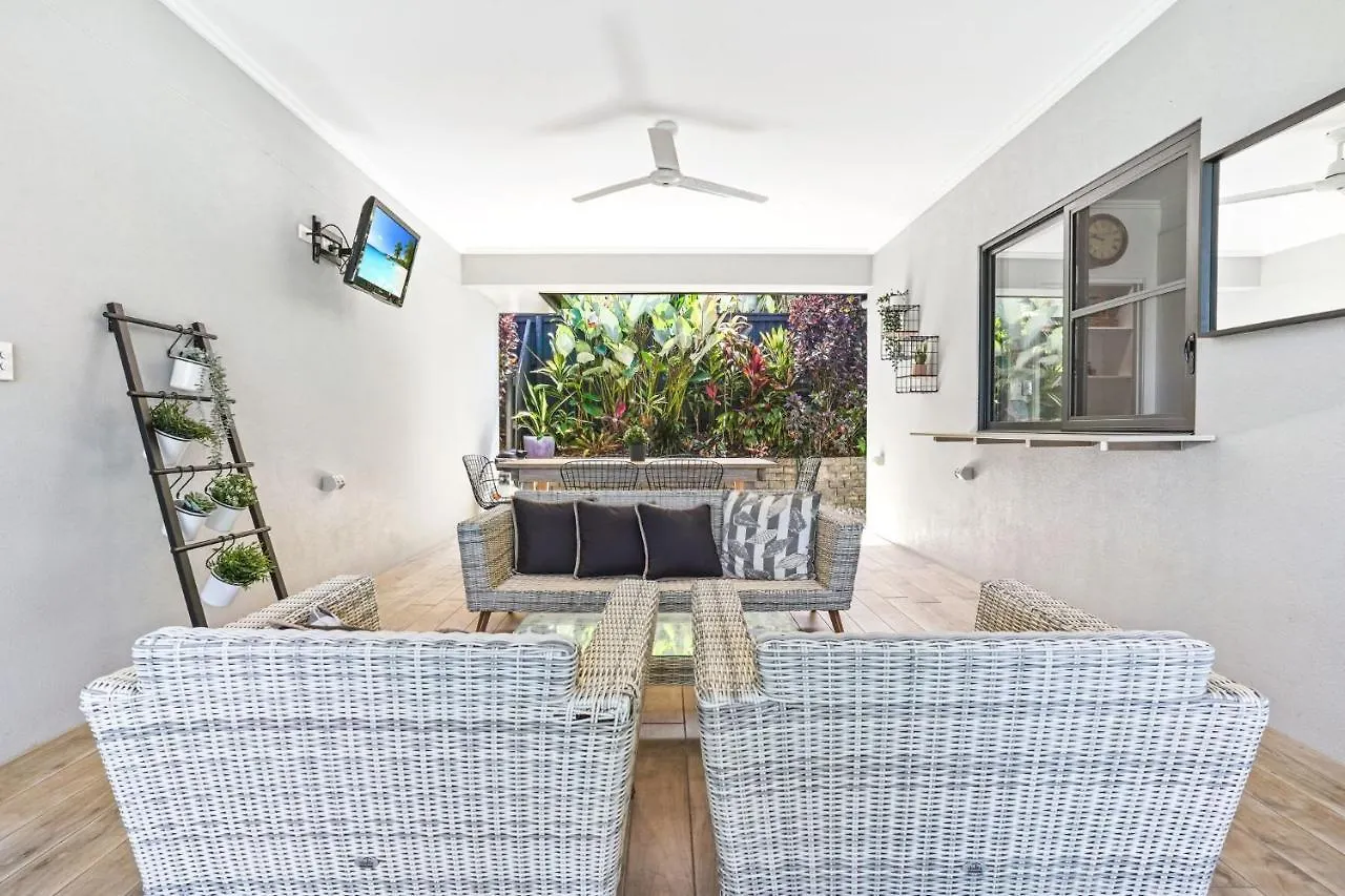Flagship Villa Trinity Beach Holiday home