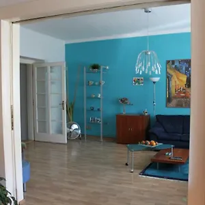 https://cosy-apartment-under-the-tower.praguehotelsweb.com