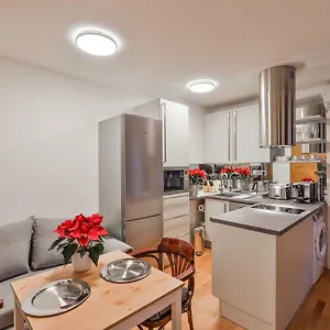 https://romantic-apartment-prague-near-charles-bridge.praguehotelsweb.com